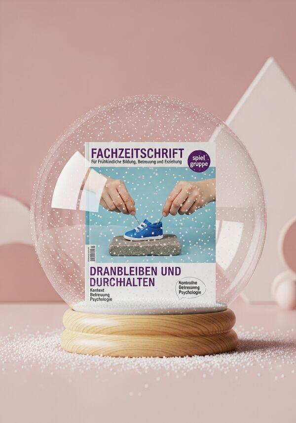 Es ist eine Fachzeitschrift un dort auf der titelseite Ein blauer schuh in mittte zwei hände wo schubendel in hand haet unten dem ist steinplate oben steht geschrieben FACHZEITSCHRIFT in violett dan unten drann bischen kleiner in weiss Für Frühkindliche Bildung, Betreuung und erziehung unten dran rechts violtter kreis steht spiel driinnen neben kreis steht wie aneinader geschrieben gruppe dan mitt unten links in Weiss gross DRANBLEIBEN und durchhalten unten links Kontext unten drann Betreuung unten drann Psychologie