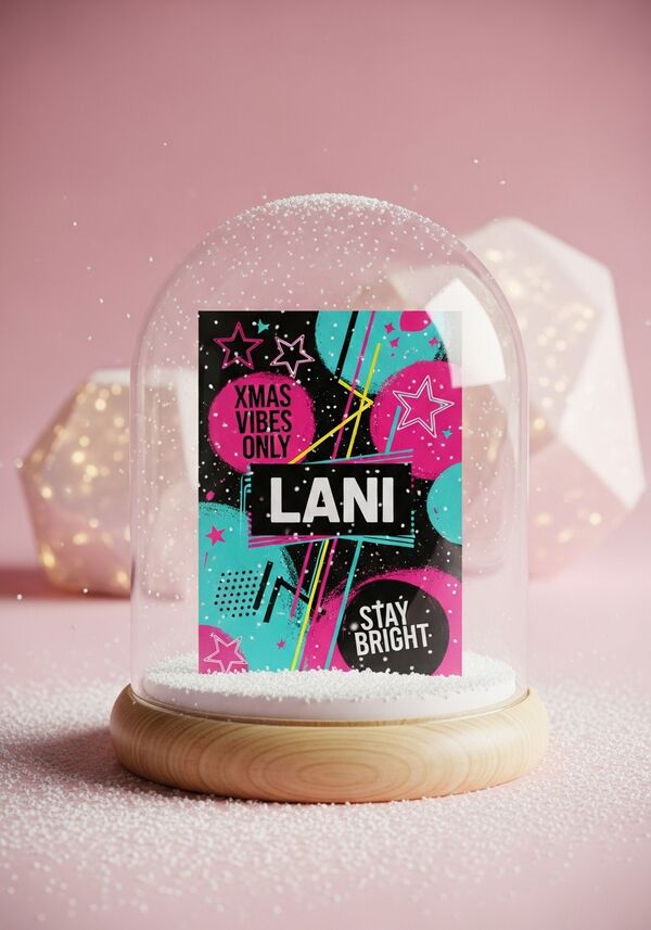 Gestalte eine stylische Weihnachtskarte für eine Teenagerin. den Namen LANI auch integrieren. Die Karte soll modern, farbenfroh und ein bisschen edgy wirken. Inkl. klassisches Weihnachtsdesign. Verwende kräftige Farben wie Pink, Türkis und Schwarz, kombiniert mit grafischen Elementen wie Sterne, Neon-Linien oder abstrakte Formen. Füge einen coolen Spruch ein wie ‚Xmas Vibes Only‘ oder ‚Stay Bright‘. Der Stil soll an Social-Media-Ästhetik erinnern, mit trendigen Fonts und einem Hauch von Street-Art.